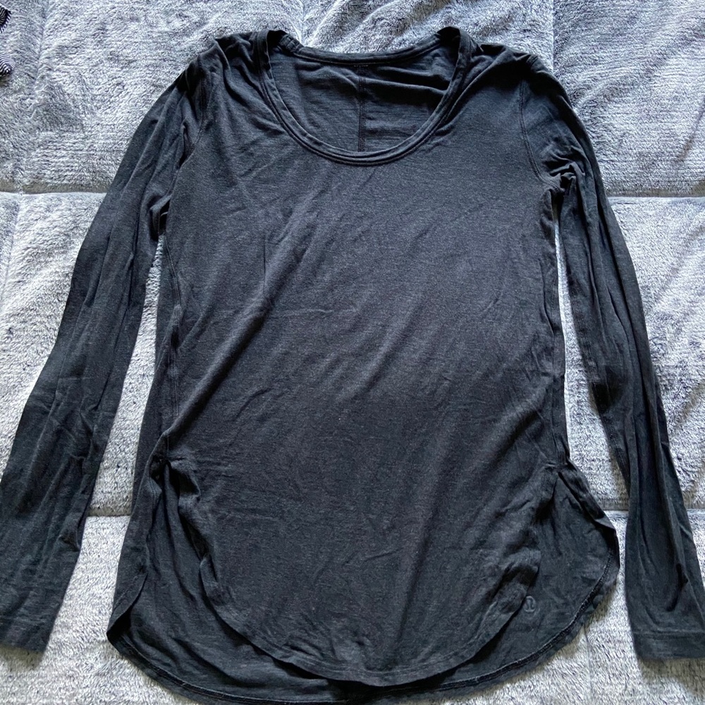 Lululemon yogini long sleeve sz 4